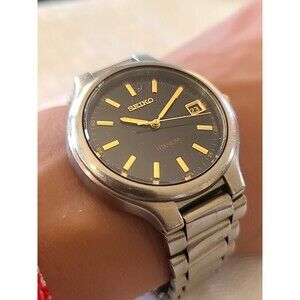 1990's VTG SEIKO Titanium Men's Date Watch Model 7N42-8109 - Need 371 Batt